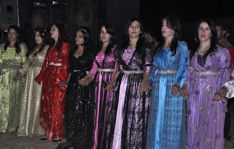 Yüksekova'da 10.10. Ekim 2010 tarihleri arasında evlenen çiftleri sizler için sayfamıza taşıdık. Yüksekova Güncel olarak tüm çiftlerimize mutluluklar dileriz