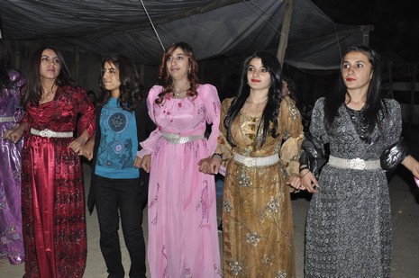 Yüksekova'da 10.10. Ekim 2010 tarihleri arasında evlenen çiftleri sizler için sayfamıza taşıdık. Yüksekova Güncel olarak tüm çiftlerimize mutluluklar dileriz