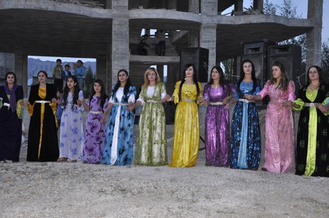 Yüksekova'da 10.10. Ekim 2010 tarihleri arasında evlenen çiftleri sizler için sayfamıza taşıdık. Yüksekova Güncel olarak tüm çiftlerimize mutluluklar dileriz