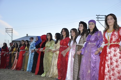 Yüksekova'da 10.10. Ekim 2010 tarihleri arasında evlenen çiftleri sizler için sayfamıza taşıdık. Yüksekova Güncel olarak tüm çiftlerimize mutluluklar dileriz