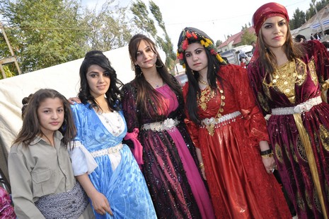 Yüksekova'da 10.10. Ekim 2010 tarihleri arasında evlenen çiftleri sizler için sayfamıza taşıdık. Yüksekova Güncel olarak tüm çiftlerimize mutluluklar dileriz