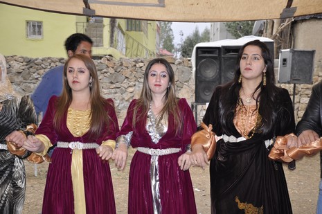 Yüksekova'da 10.10. Ekim 2010 tarihleri arasında evlenen çiftleri sizler için sayfamıza taşıdık. Yüksekova Güncel olarak tüm çiftlerimize mutluluklar dileriz