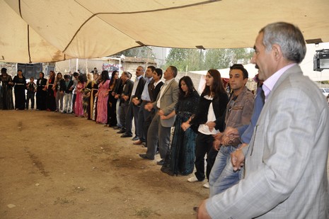 Yüksekova'da 10.10. Ekim 2010 tarihleri arasında evlenen çiftleri sizler için sayfamıza taşıdık. Yüksekova Güncel olarak tüm çiftlerimize mutluluklar dileriz