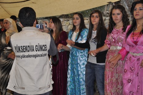 Yüksekova'da 10.10. Ekim 2010 tarihleri arasında evlenen çiftleri sizler için sayfamıza taşıdık. Yüksekova Güncel olarak tüm çiftlerimize mutluluklar dileriz