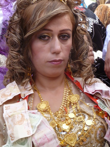 Yüksekova'da 10.10. Ekim 2010 tarihleri arasında evlenen çiftleri sizler için sayfamıza taşıdık. Yüksekova Güncel olarak tüm çiftlerimize mutluluklar dileriz