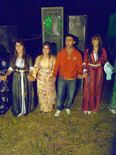 Yüksekova'da 10.10. Ekim 2010 tarihleri arasında evlenen çiftleri sizler için sayfamıza taşıdık. Yüksekova Güncel olarak tüm çiftlerimize mutluluklar dileriz