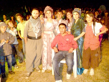 Yüksekova'da 10.10. Ekim 2010 tarihleri arasında evlenen çiftleri sizler için sayfamıza taşıdık. Yüksekova Güncel olarak tüm çiftlerimize mutluluklar dileriz