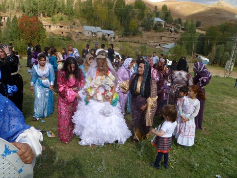 Yüksekova'da 10.10. Ekim 2010 tarihleri arasında evlenen çiftleri sizler için sayfamıza taşıdık. Yüksekova Güncel olarak tüm çiftlerimize mutluluklar dileriz