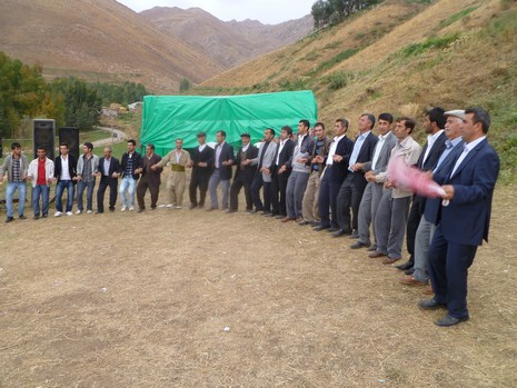 Yüksekova'da 10.10. Ekim 2010 tarihleri arasında evlenen çiftleri sizler için sayfamıza taşıdık. Yüksekova Güncel olarak tüm çiftlerimize mutluluklar dileriz