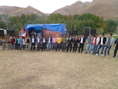 Yüksekova'da 10.10. Ekim 2010 tarihleri arasında evlenen çiftleri sizler için sayfamıza taşıdık. Yüksekova Güncel olarak tüm çiftlerimize mutluluklar dileriz