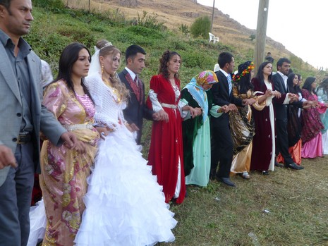 Yüksekova'da 10.10. Ekim 2010 tarihleri arasında evlenen çiftleri sizler için sayfamıza taşıdık. Yüksekova Güncel olarak tüm çiftlerimize mutluluklar dileriz