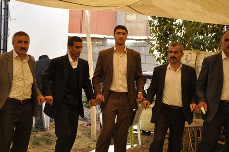 Yüksekova'da 10.10. Ekim 2010 tarihleri arasında evlenen çiftleri sizler için sayfamıza taşıdık. Yüksekova Güncel olarak tüm çiftlerimize mutluluklar dileriz