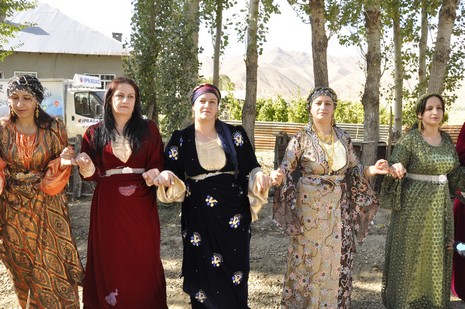 Yüksekova'da 10.10. Ekim 2010 tarihleri arasında evlenen çiftleri sizler için sayfamıza taşıdık. Yüksekova Güncel olarak tüm çiftlerimize mutluluklar dileriz