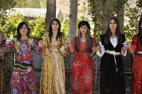 Yüksekova'da 10.10. Ekim 2010 tarihleri arasında evlenen çiftleri sizler için sayfamıza taşıdık. Yüksekova Güncel olarak tüm çiftlerimize mutluluklar dileriz