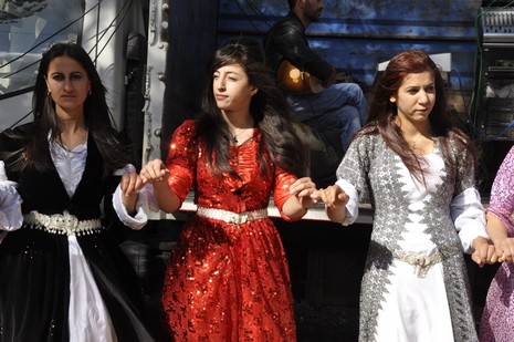 Yüksekova'da 10.10. Ekim 2010 tarihleri arasında evlenen çiftleri sizler için sayfamıza taşıdık. Yüksekova Güncel olarak tüm çiftlerimize mutluluklar dileriz