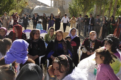 Yüksekova'da 10.10. Ekim 2010 tarihleri arasında evlenen çiftleri sizler için sayfamıza taşıdık. Yüksekova Güncel olarak tüm çiftlerimize mutluluklar dileriz