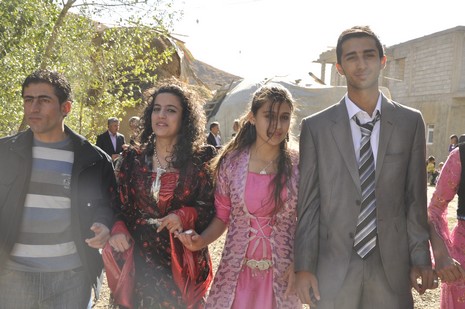 Yüksekova'da 10.10. Ekim 2010 tarihleri arasında evlenen çiftleri sizler için sayfamıza taşıdık. Yüksekova Güncel olarak tüm çiftlerimize mutluluklar dileriz