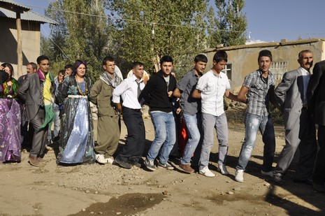 Yüksekova'da 10.10. Ekim 2010 tarihleri arasında evlenen çiftleri sizler için sayfamıza taşıdık. Yüksekova Güncel olarak tüm çiftlerimize mutluluklar dileriz