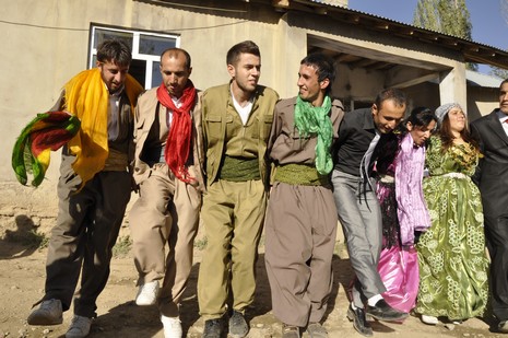 Yüksekova'da 10.10. Ekim 2010 tarihleri arasında evlenen çiftleri sizler için sayfamıza taşıdık. Yüksekova Güncel olarak tüm çiftlerimize mutluluklar dileriz