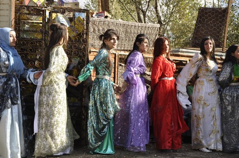 Yüksekova'da 10.10. Ekim 2010 tarihleri arasında evlenen çiftleri sizler için sayfamıza taşıdık. Yüksekova Güncel olarak tüm çiftlerimize mutluluklar dileriz