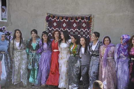 Yüksekova'da 10.10. Ekim 2010 tarihleri arasında evlenen çiftleri sizler için sayfamıza taşıdık. Yüksekova Güncel olarak tüm çiftlerimize mutluluklar dileriz