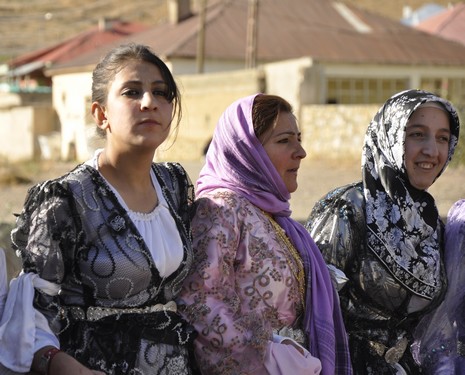 Yüksekova'da 10.10. Ekim 2010 tarihleri arasında evlenen çiftleri sizler için sayfamıza taşıdık. Yüksekova Güncel olarak tüm çiftlerimize mutluluklar dileriz