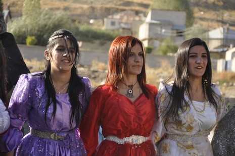 Yüksekova'da 10.10. Ekim 2010 tarihleri arasında evlenen çiftleri sizler için sayfamıza taşıdık. Yüksekova Güncel olarak tüm çiftlerimize mutluluklar dileriz