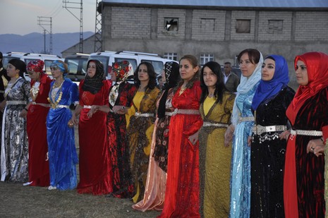 Yüksekova'da 10.10. Ekim 2010 tarihleri arasında evlenen çiftleri sizler için sayfamıza taşıdık. Yüksekova Güncel olarak tüm çiftlerimize mutluluklar dileriz