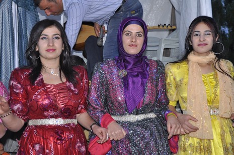 Yüksekova'da 10.10. Ekim 2010 tarihleri arasında evlenen çiftleri sizler için sayfamıza taşıdık. Yüksekova Güncel olarak tüm çiftlerimize mutluluklar dileriz