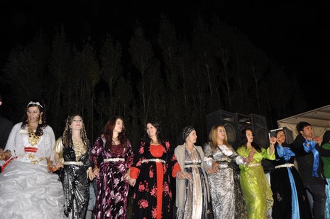 Yüksekova'da 16.17. Ekim 2010 tarihleri arasında evlenen çiftleri sizler için sayfamıza taşıdık. Yüksekova Güncel olarak tüm çiftlerimize mutluluklar