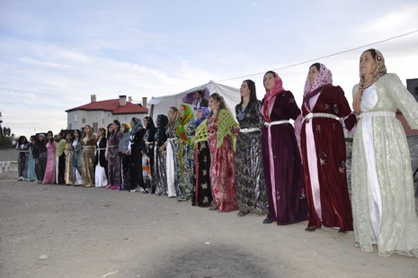 Yüksekova'da 16.17. Ekim 2010 tarihleri arasında evlenen çiftleri sizler için sayfamıza taşıdık. Yüksekova Güncel olarak tüm çiftlerimize mutluluklar