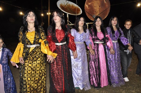 Yüksekova'da 16.17. Ekim 2010 tarihleri arasında evlenen çiftleri sizler için sayfamıza taşıdık. Yüksekova Güncel olarak tüm çiftlerimize mutluluklar