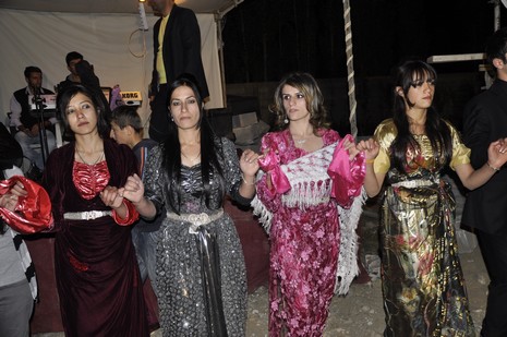 Yüksekova'da 16.17. Ekim 2010 tarihleri arasında evlenen çiftleri sizler için sayfamıza taşıdık. Yüksekova Güncel olarak tüm çiftlerimize mutluluklar