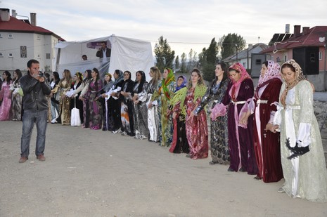 Yüksekova'da 16.17. Ekim 2010 tarihleri arasında evlenen çiftleri sizler için sayfamıza taşıdık. Yüksekova Güncel olarak tüm çiftlerimize mutluluklar