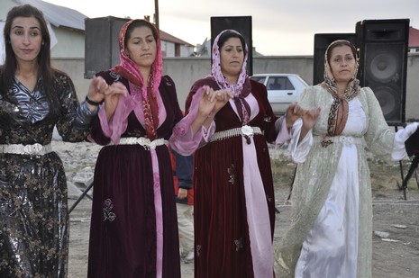 Yüksekova'da 16.17. Ekim 2010 tarihleri arasında evlenen çiftleri sizler için sayfamıza taşıdık. Yüksekova Güncel olarak tüm çiftlerimize mutluluklar
