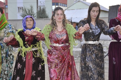 Yüksekova'da 16.17. Ekim 2010 tarihleri arasında evlenen çiftleri sizler için sayfamıza taşıdık. Yüksekova Güncel olarak tüm çiftlerimize mutluluklar