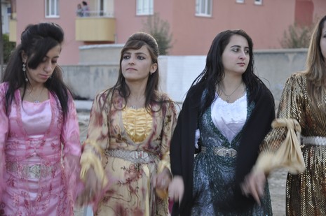 Yüksekova'da 16.17. Ekim 2010 tarihleri arasında evlenen çiftleri sizler için sayfamıza taşıdık. Yüksekova Güncel olarak tüm çiftlerimize mutluluklar