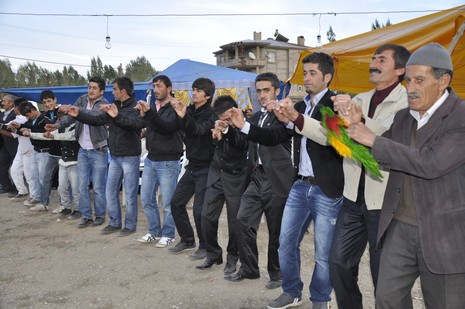 Yüksekova'da 16.17. Ekim 2010 tarihleri arasında evlenen çiftleri sizler için sayfamıza taşıdık. Yüksekova Güncel olarak tüm çiftlerimize mutluluklar