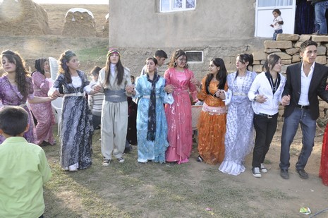 Yüksekova'da 16.17. Ekim 2010 tarihleri arasında evlenen çiftleri sizler için sayfamıza taşıdık. Yüksekova Güncel olarak tüm çiftlerimize mutluluklar