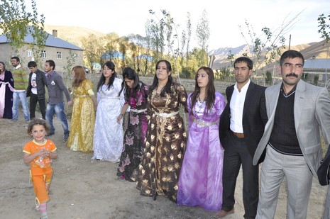 Yüksekova'da 16.17. Ekim 2010 tarihleri arasında evlenen çiftleri sizler için sayfamıza taşıdık. Yüksekova Güncel olarak tüm çiftlerimize mutluluklar