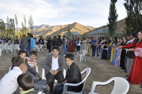 Yüksekova'da 16.17. Ekim 2010 tarihleri arasında evlenen çiftleri sizler için sayfamıza taşıdık. Yüksekova Güncel olarak tüm çiftlerimize mutluluklar