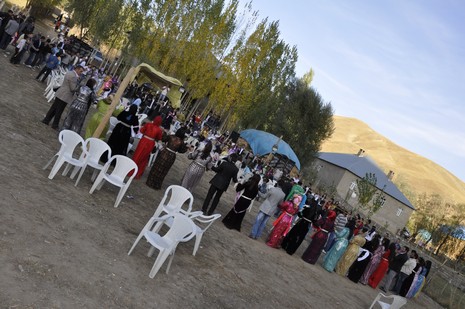 Yüksekova'da 16.17. Ekim 2010 tarihleri arasında evlenen çiftleri sizler için sayfamıza taşıdık. Yüksekova Güncel olarak tüm çiftlerimize mutluluklar