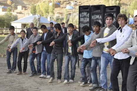 Yüksekova'da 16.17. Ekim 2010 tarihleri arasında evlenen çiftleri sizler için sayfamıza taşıdık. Yüksekova Güncel olarak tüm çiftlerimize mutluluklar