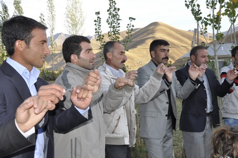 Yüksekova'da 16.17. Ekim 2010 tarihleri arasında evlenen çiftleri sizler için sayfamıza taşıdık. Yüksekova Güncel olarak tüm çiftlerimize mutluluklar