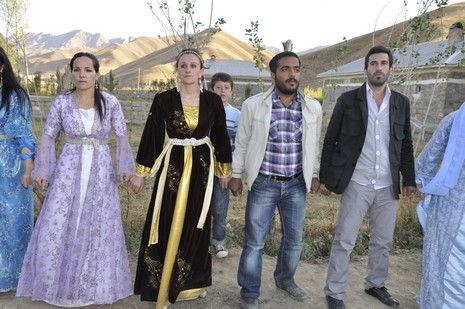 Yüksekova'da 16.17. Ekim 2010 tarihleri arasında evlenen çiftleri sizler için sayfamıza taşıdık. Yüksekova Güncel olarak tüm çiftlerimize mutluluklar