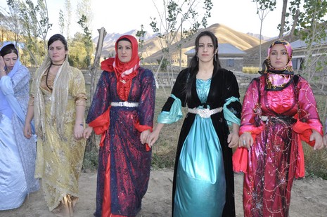 Yüksekova'da 16.17. Ekim 2010 tarihleri arasında evlenen çiftleri sizler için sayfamıza taşıdık. Yüksekova Güncel olarak tüm çiftlerimize mutluluklar