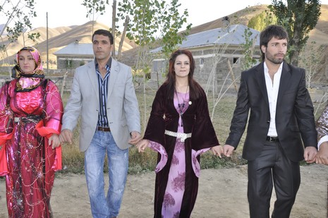 Yüksekova'da 16.17. Ekim 2010 tarihleri arasında evlenen çiftleri sizler için sayfamıza taşıdık. Yüksekova Güncel olarak tüm çiftlerimize mutluluklar