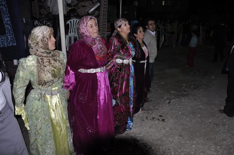 Yüksekova'da 16.17. Ekim 2010 tarihleri arasında evlenen çiftleri sizler için sayfamıza taşıdık. Yüksekova Güncel olarak tüm çiftlerimize mutluluklar