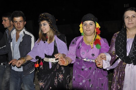 Yüksekova'da 16.17. Ekim 2010 tarihleri arasında evlenen çiftleri sizler için sayfamıza taşıdık. Yüksekova Güncel olarak tüm çiftlerimize mutluluklar