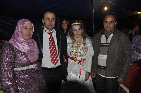 Yüksekova'da 16.17. Ekim 2010 tarihleri arasında evlenen çiftleri sizler için sayfamıza taşıdık. Yüksekova Güncel olarak tüm çiftlerimize mutluluklar